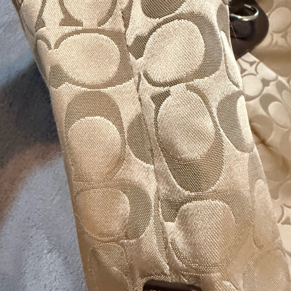 Coach Tan and Brown Signature Shoulder Bag excellent condition, satin bag - Picture 9 of 16